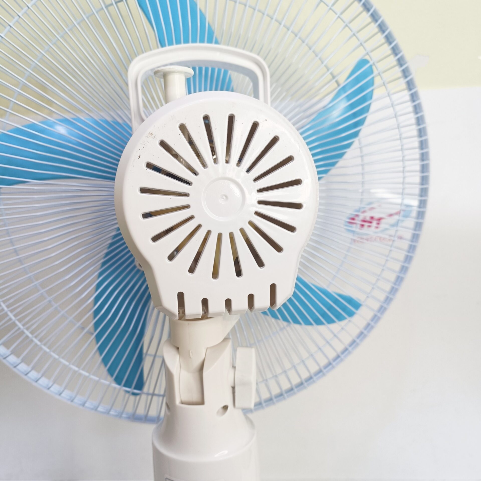 Quạt Tích Điện Sạc Năng Lượng Mặt Trời Honjianda HJD-8216NL - Hàng Chính Hãng