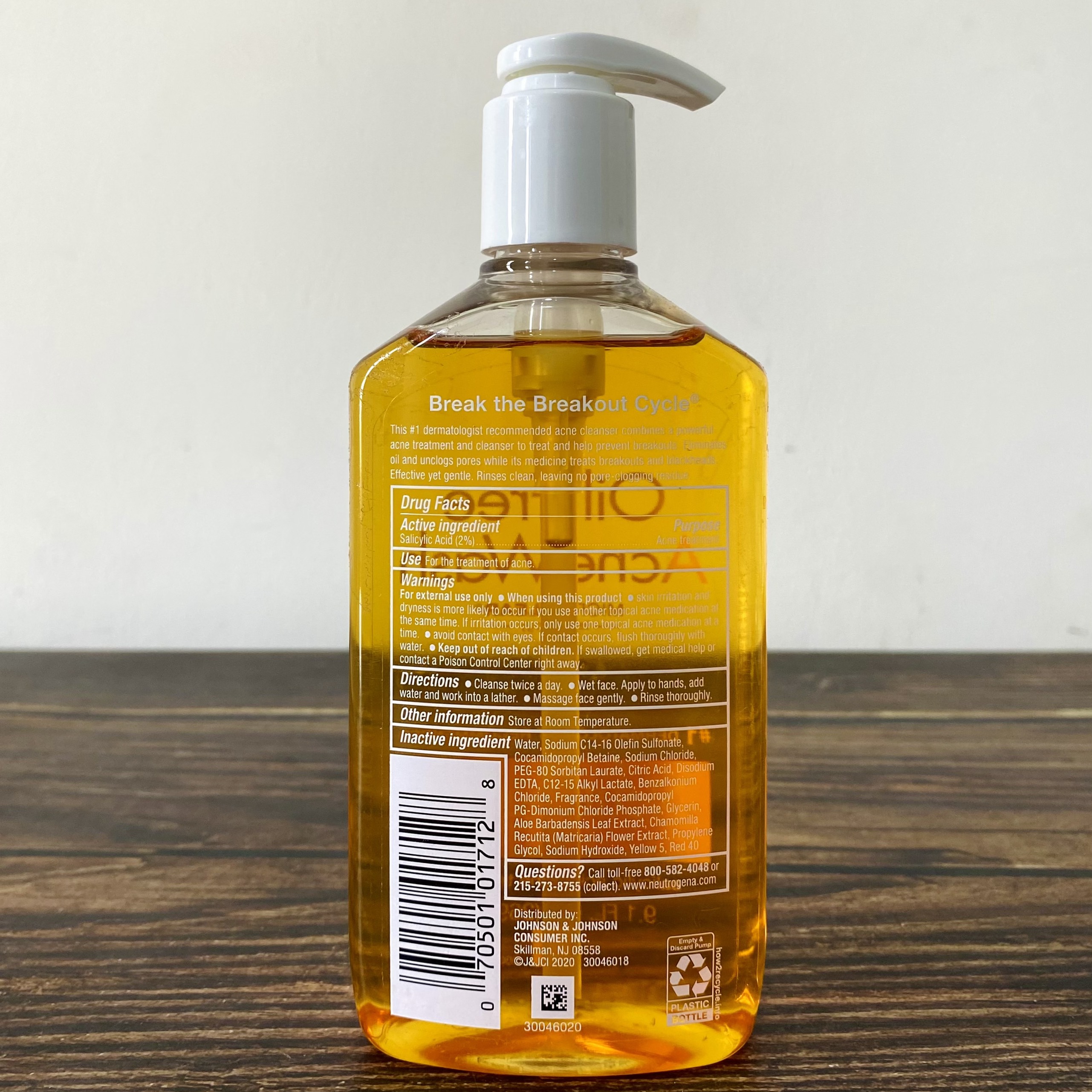 Sữa Rửa Mặt Neutrogena Oil-Free Acne Wash 269ml Nhập Mỹ