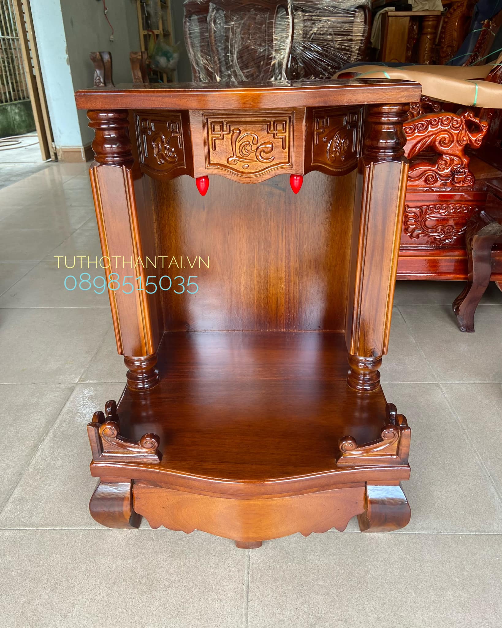 Bàn thờ thần tài gỗ Tràm cột vuông 48CM X 68CM