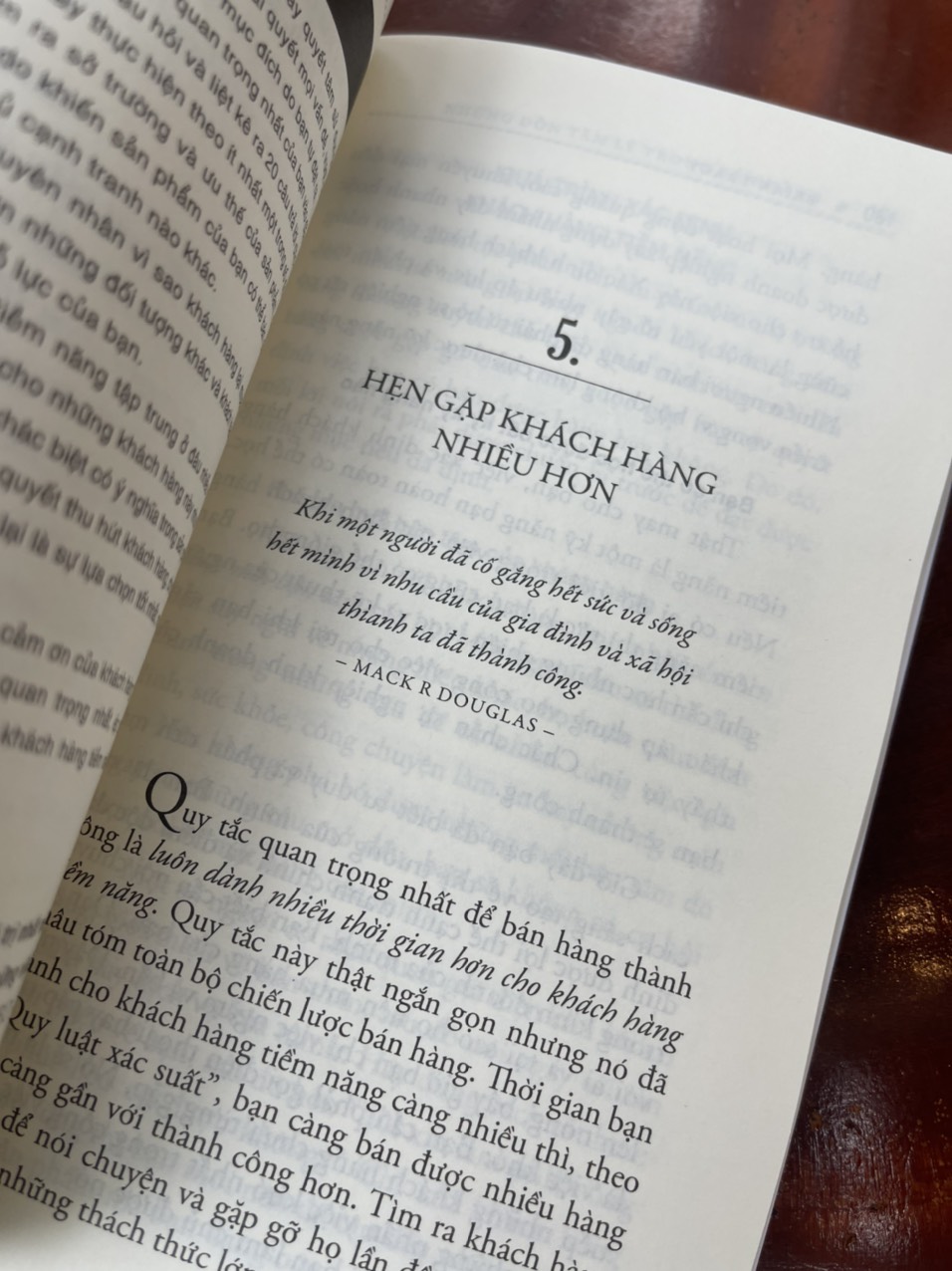 NHỮNG ĐÒN TÂM LÝ TRONG BÁN HÀNG – Brian Tracy – Huyền Trang dịch – Alphabooks – NXB Lao Động