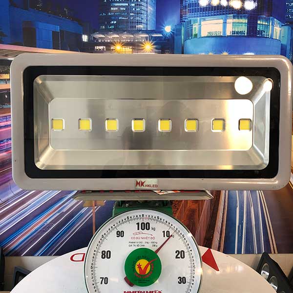 Đèn pha LED ngoài trời HKLED pha rọi 400W