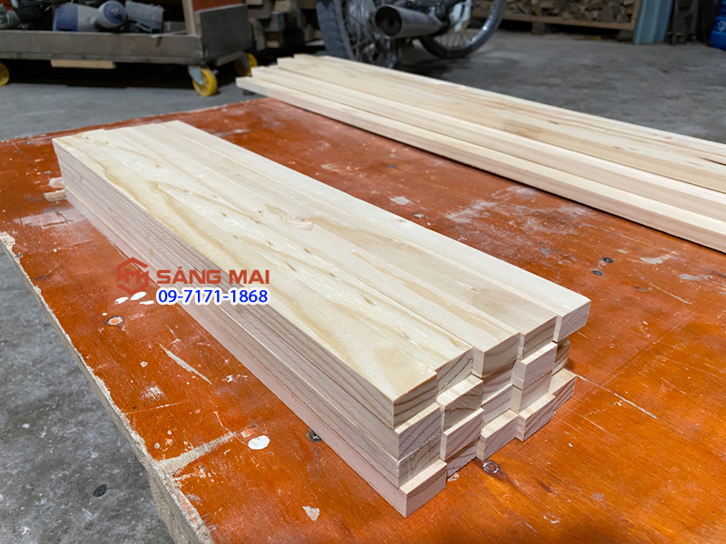 Thanh gỗ thông 2,5cm x 1,5cm x dài 50cm + láng mịn 4 mặt