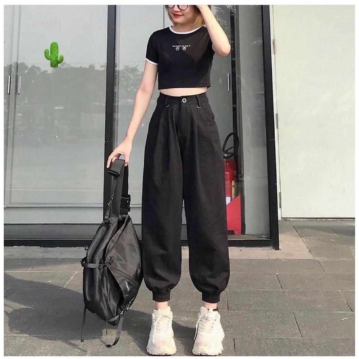 Áo croptop viền thêu chữ hàn alohaboutique - Đen