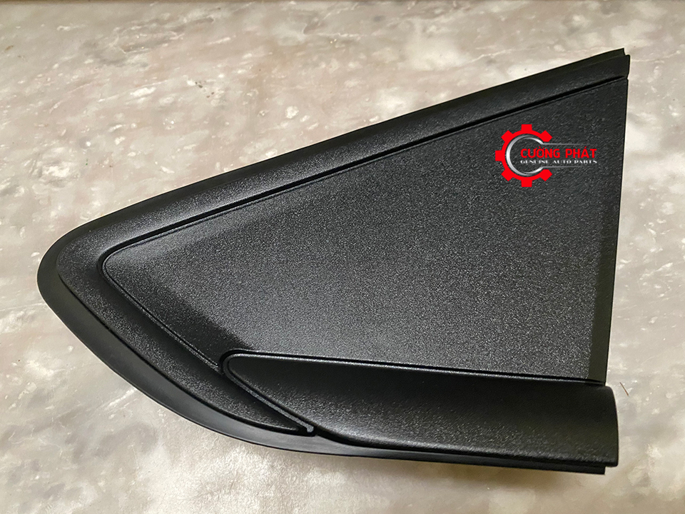 Ốp tam giác tai xe Mitsubishi Xpander mã 7405A735, 7405A736