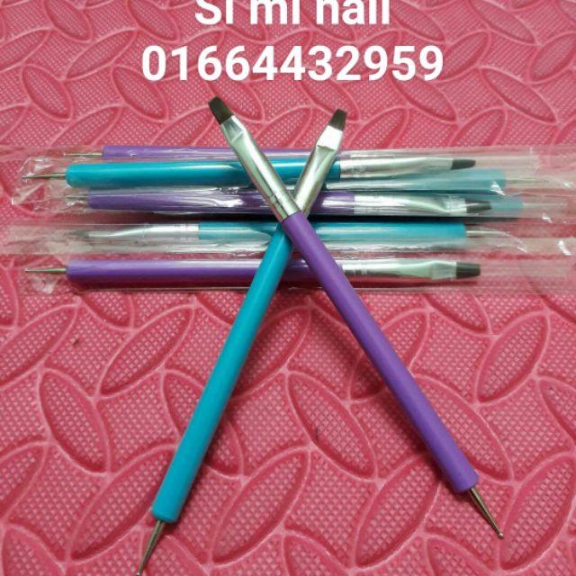 Cọ 2 đầu đắp móng đắp gel và đầu chấm bi đính đá tiện lợi. Sản phẩm 2 in 1 thân cọ đẹp đầu cọ dày bền.