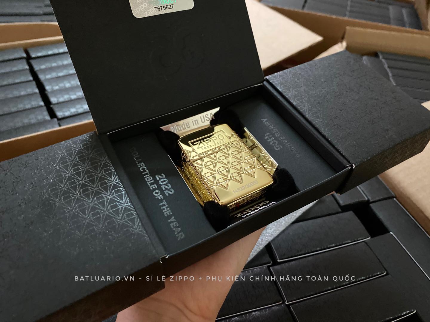 Bật Lửa Zippo 49866 – Zippo 90th Anniversary Limited Edition – Zippo 2022 Collectible Of The Year Asia – Gold Plated – Zippo Coty 2022 Asia