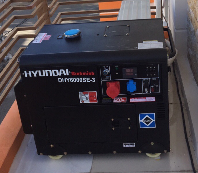 Máy Phát Điện Hyundai Chạy Dầu 3 pha 7.5KVA ( Vỏ chống ồn + Đề nổ)