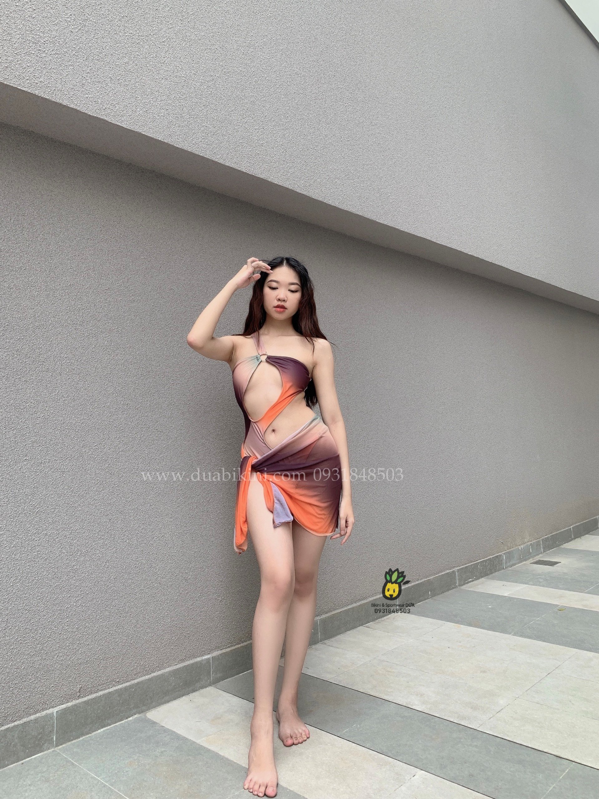 Bikini liền khoét eo sexy kèm khăn