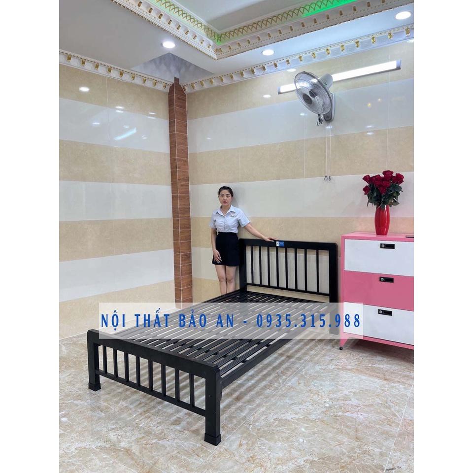 Giường sắt ngủ hộp vuông 4x8 nhiều màu - kích thước 1mx2m