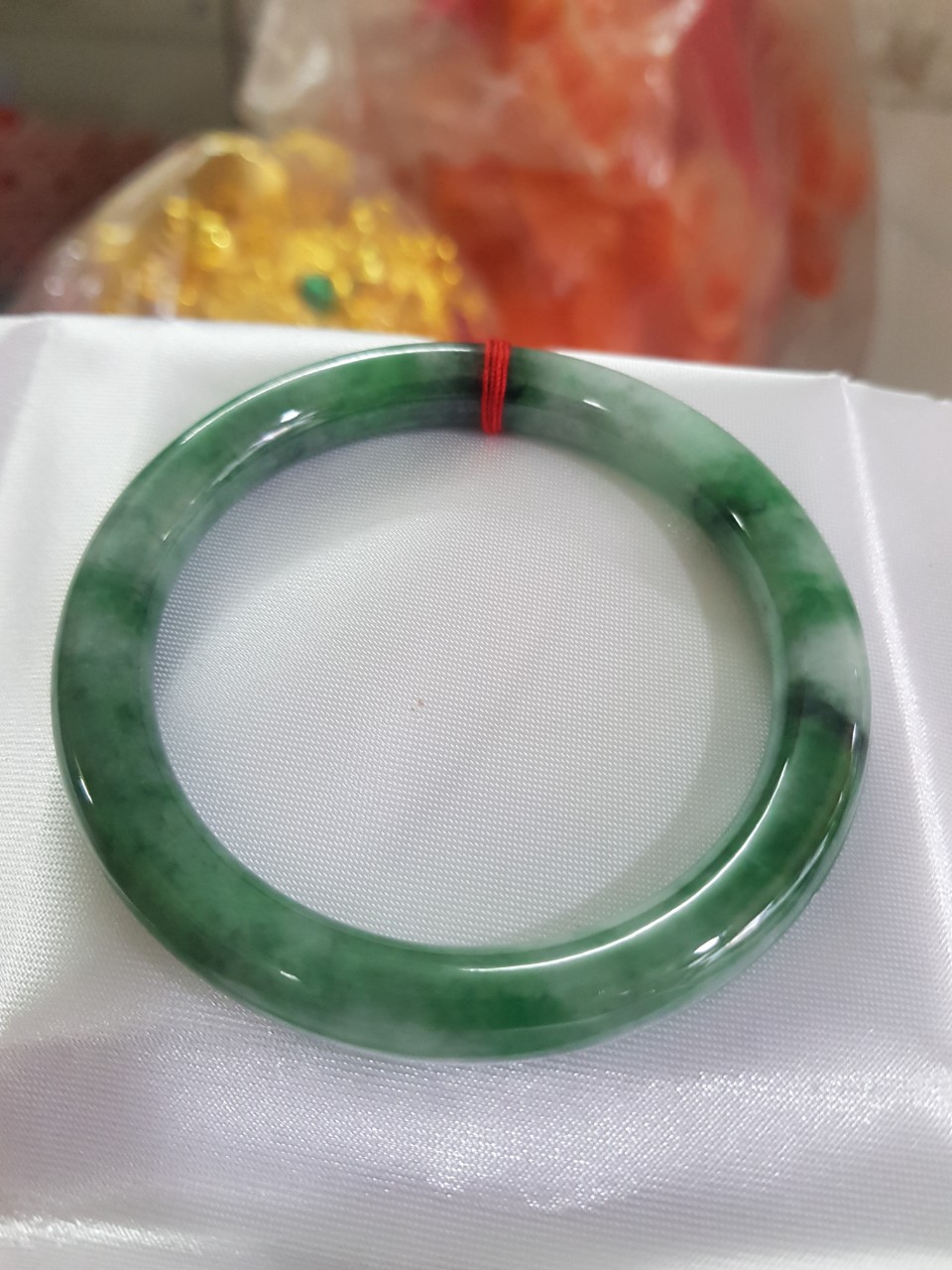 Vòng Cẩm Thạch tự nhiên mới cao cấp đẹp Đậu Lý Sịn Sao 54mm x cọng 8mm màu xanh đậu lý đậm nhạt điểm trắng nhẹ đẹp bóng nữ 53kg - 60kg đeo rất đẹp sang tay món quà tặng Mẹ , Vợ người thân ý nghĩa ạ