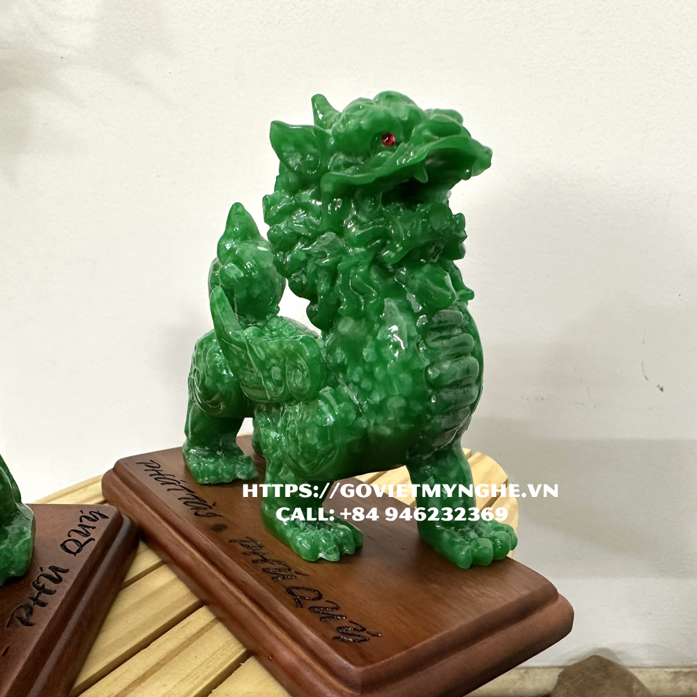 Cặp 2 tượng đá Tỳ Hưu 1 sừng trang trí phong thủy kèm đế gỗ - Cao 12cm - Màu xanh ngọc
