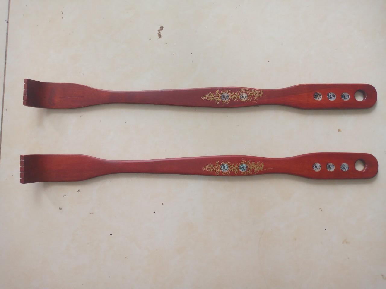 Hai Cây gãi lưng gỗ Dài 48,5 cm- Khảm trai đẹp