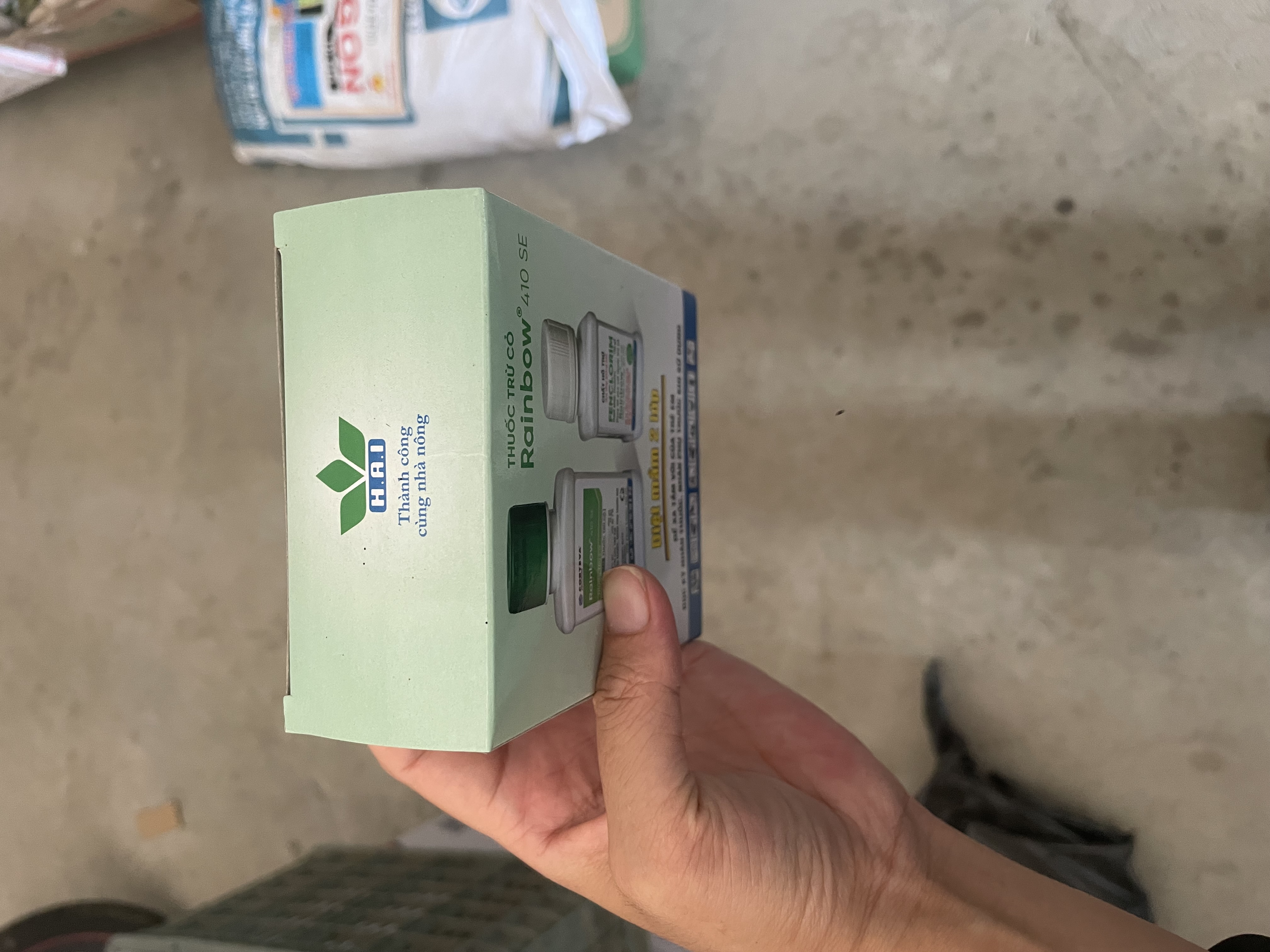 Thuốc trừ cỏ tiền và hậu mọc mầm sớm RAINBOW 410SE hơn: Giúp phòng trừ mạnh mẽ các nhóm cỏ khó diệt, bao gồm Hòa bản, Chác lác và Lá rộng