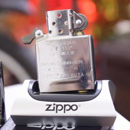 Bật Lửa Zippo 167 Tugra Armor High Polish Chrome