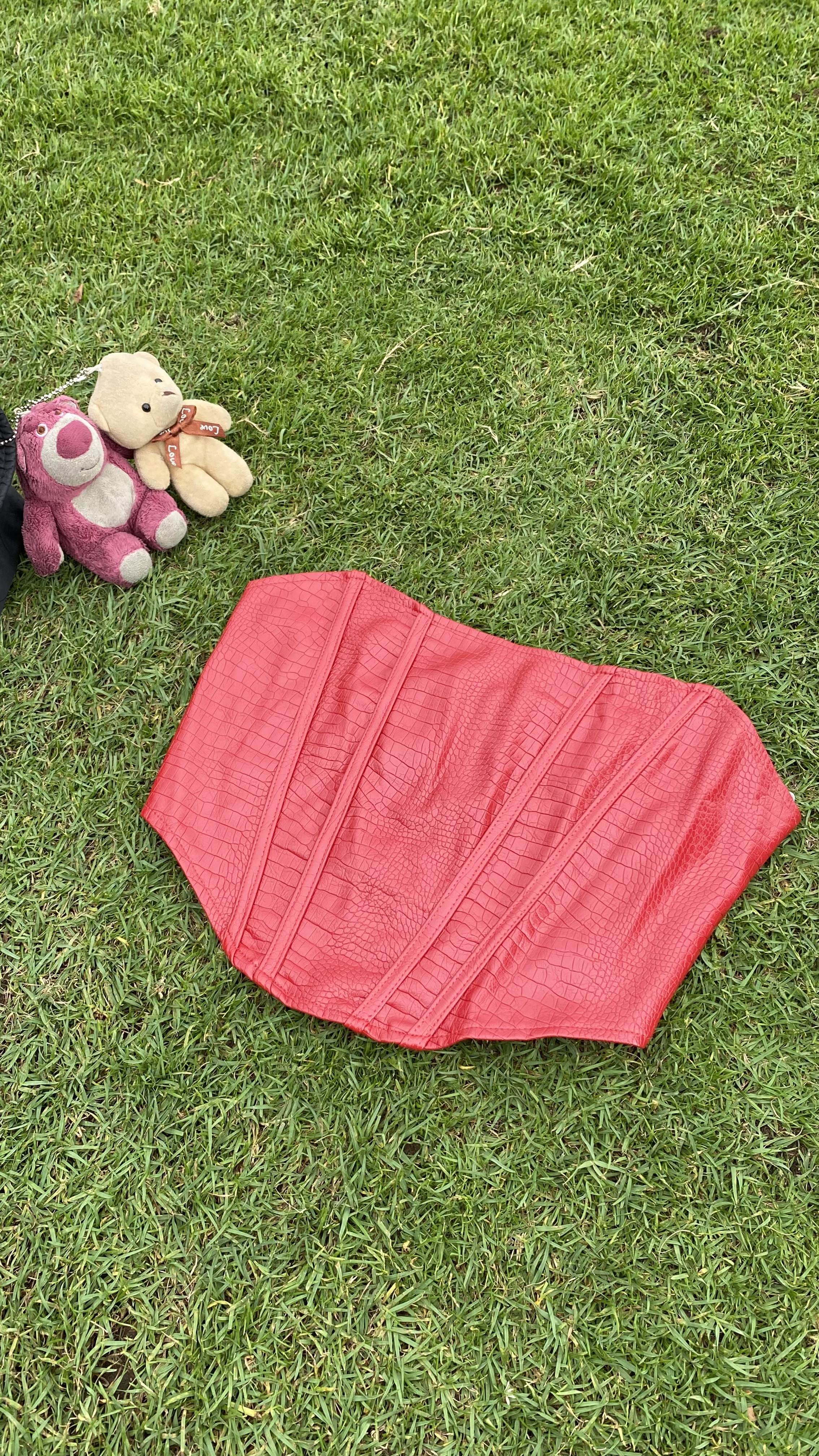 Áo corset đỏ cá tính, định hình vòng eo