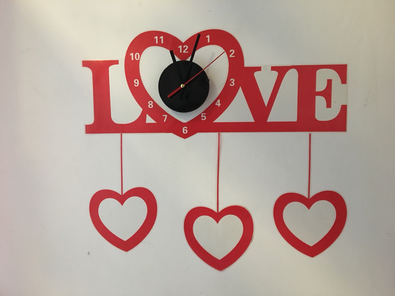 Đồng hồ decal chữ love DH24