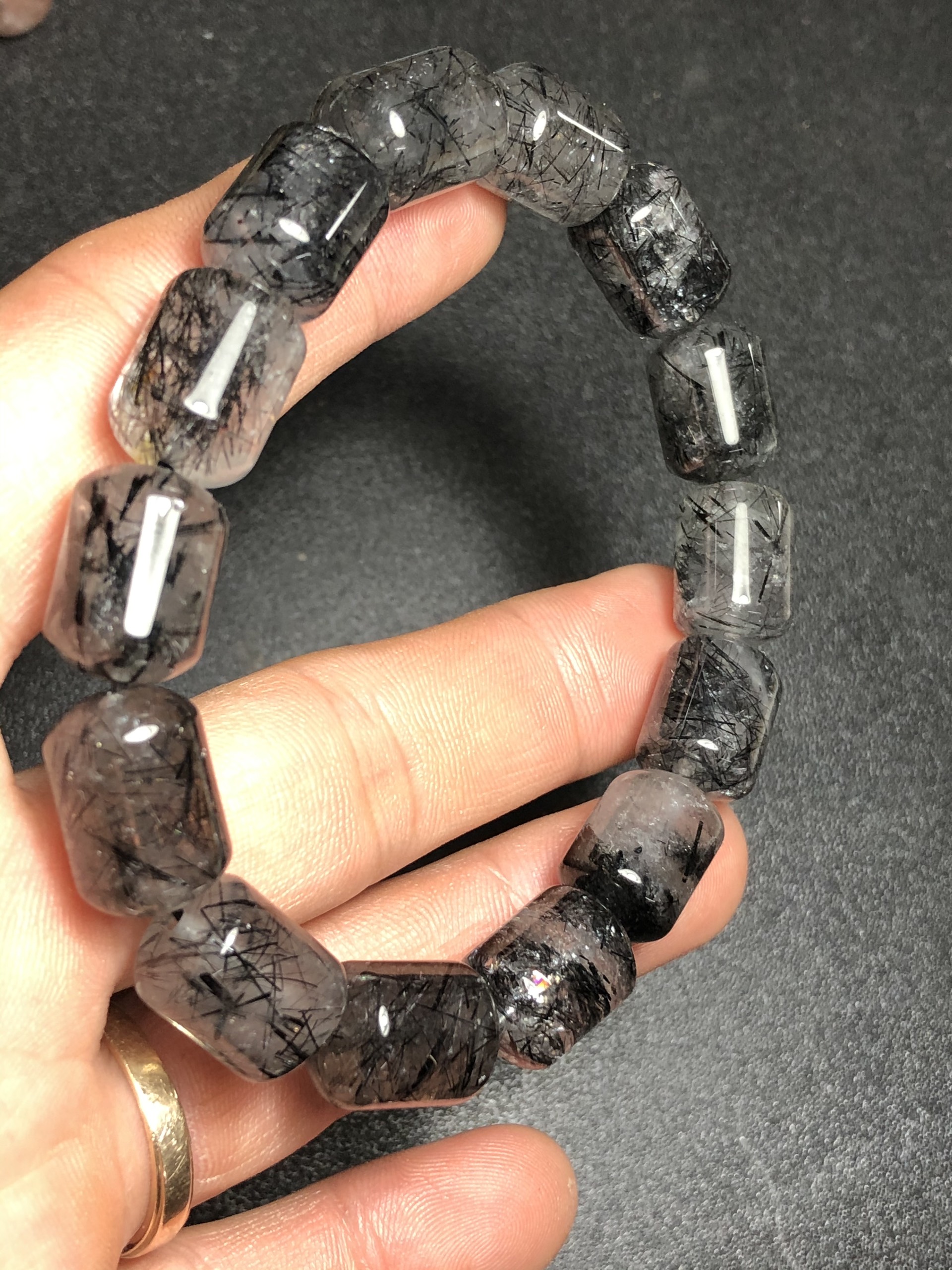 Vòng Tay Lu thống thạch anh tóc đen tự nhiên 11 mm