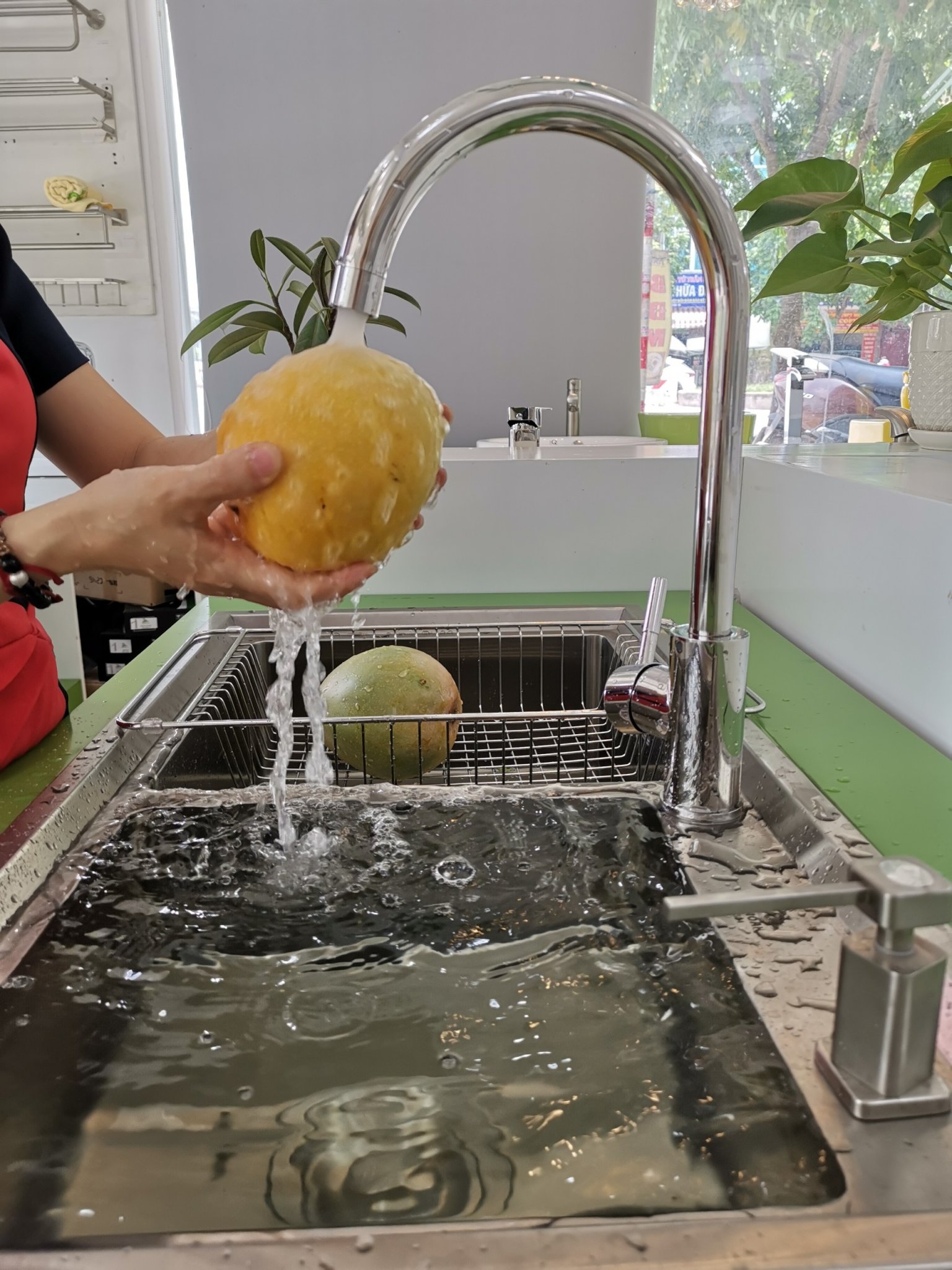 Vòi rửa bát inox 304 bóng gương