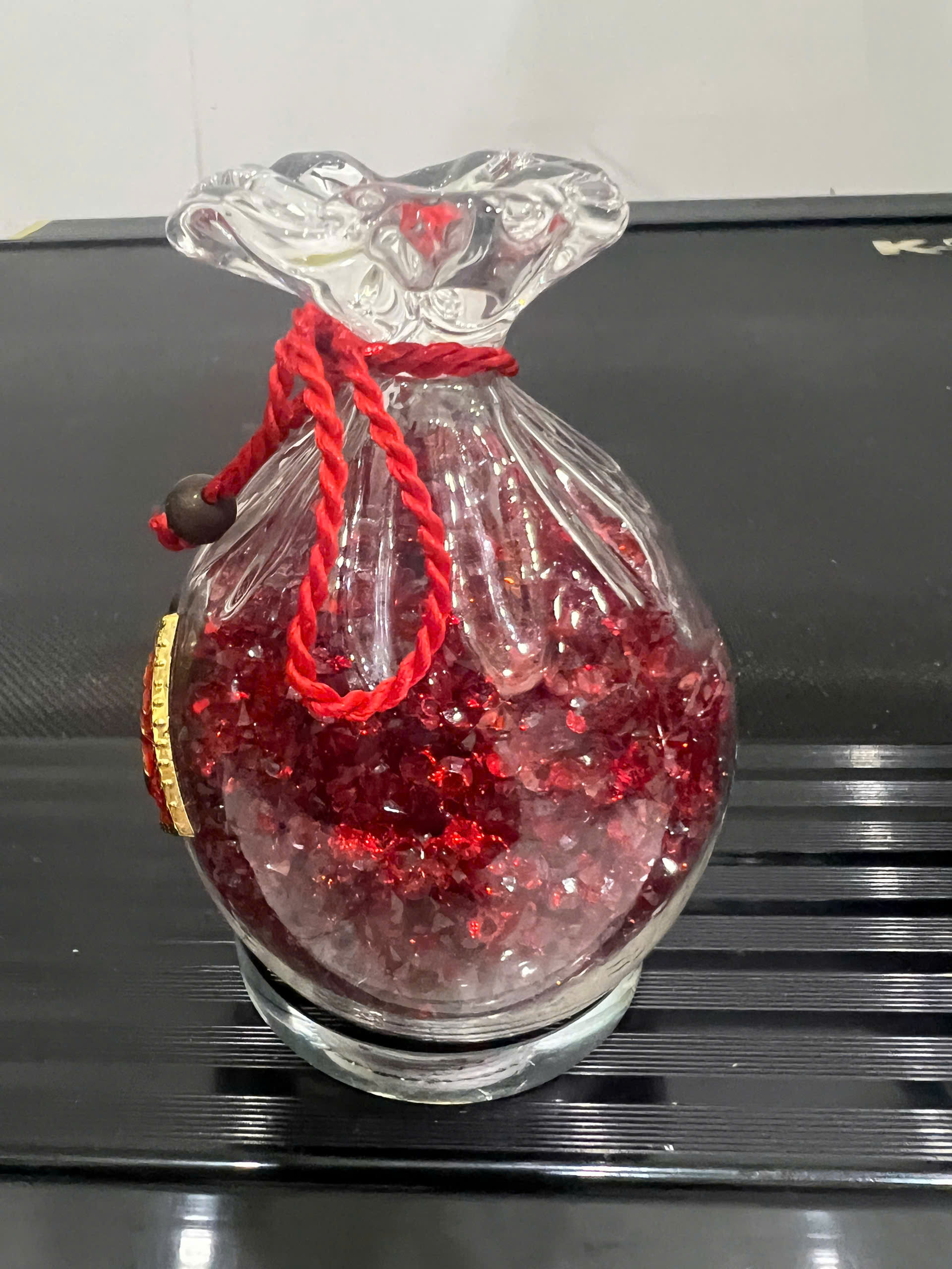 Tượng Túi Tiền Để bàn làm việc và xe hơi Thạch Anh ĐỎ ĐÔ ĐẬM ĐẸP tự nhiên cao 10cm x 7cm hợp mệnh HỎA THỔ trưng rất đẹp xinh may mắn ạ