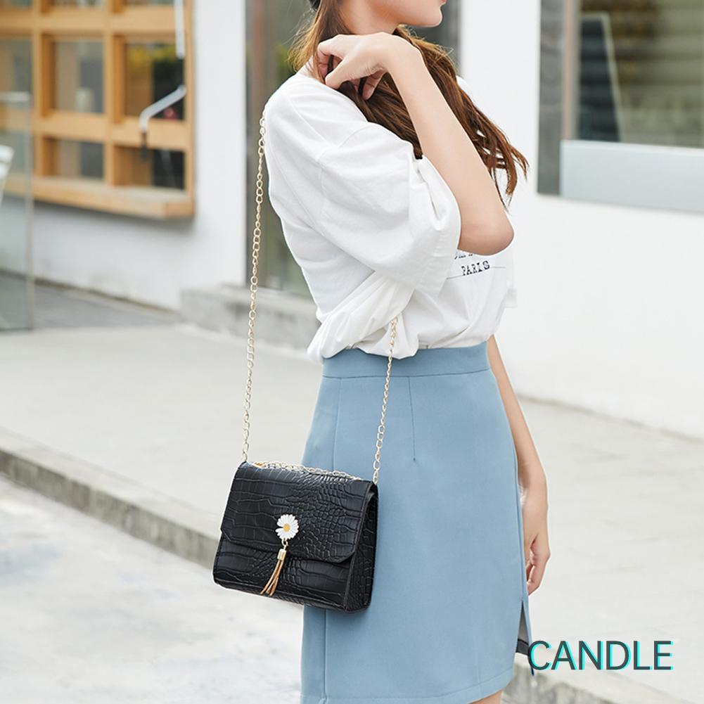 Túi Đeo Chéo Da Pu Họa Tiết Hoa Cúc Phối Tua Rua Thời Trang