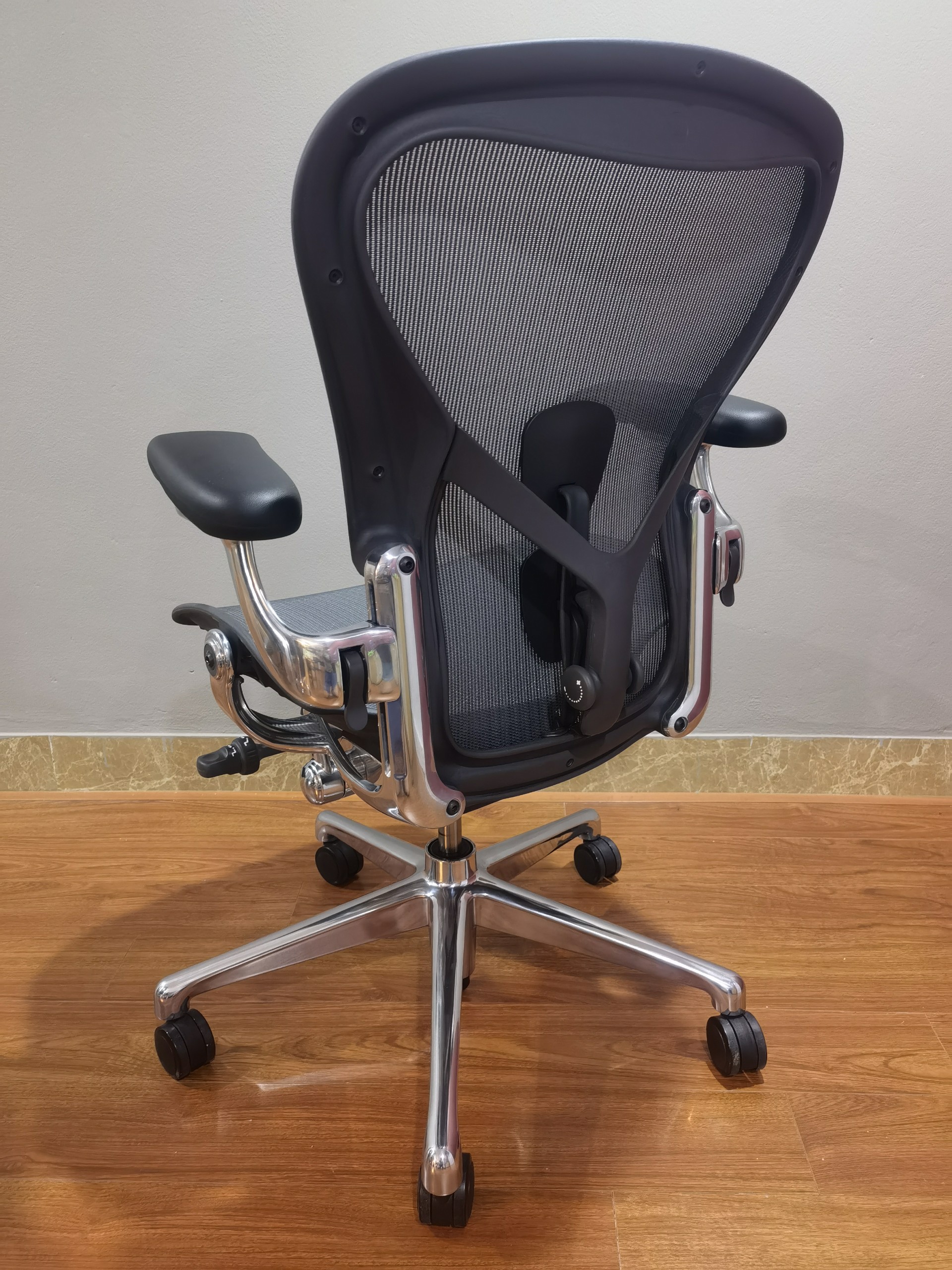 GHẾ AERON CỦA HERMAN MILLER, GHẾ CÔNG THÁI HỌC, GHẾ VĂN PHÒNG, BẢN MÀU ĐEN- KHUNG NHÔM.