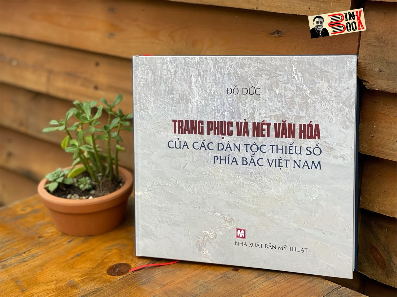 (Bìa cứng – in màu) TRANG PHỤC VÀ NÉT VĂN HÓA CÁC DÂN TỘC THIẾU SỐ PHÍA BẮC VIỆT NAM – Đỗ Đức – NXB Mỹ Thuật