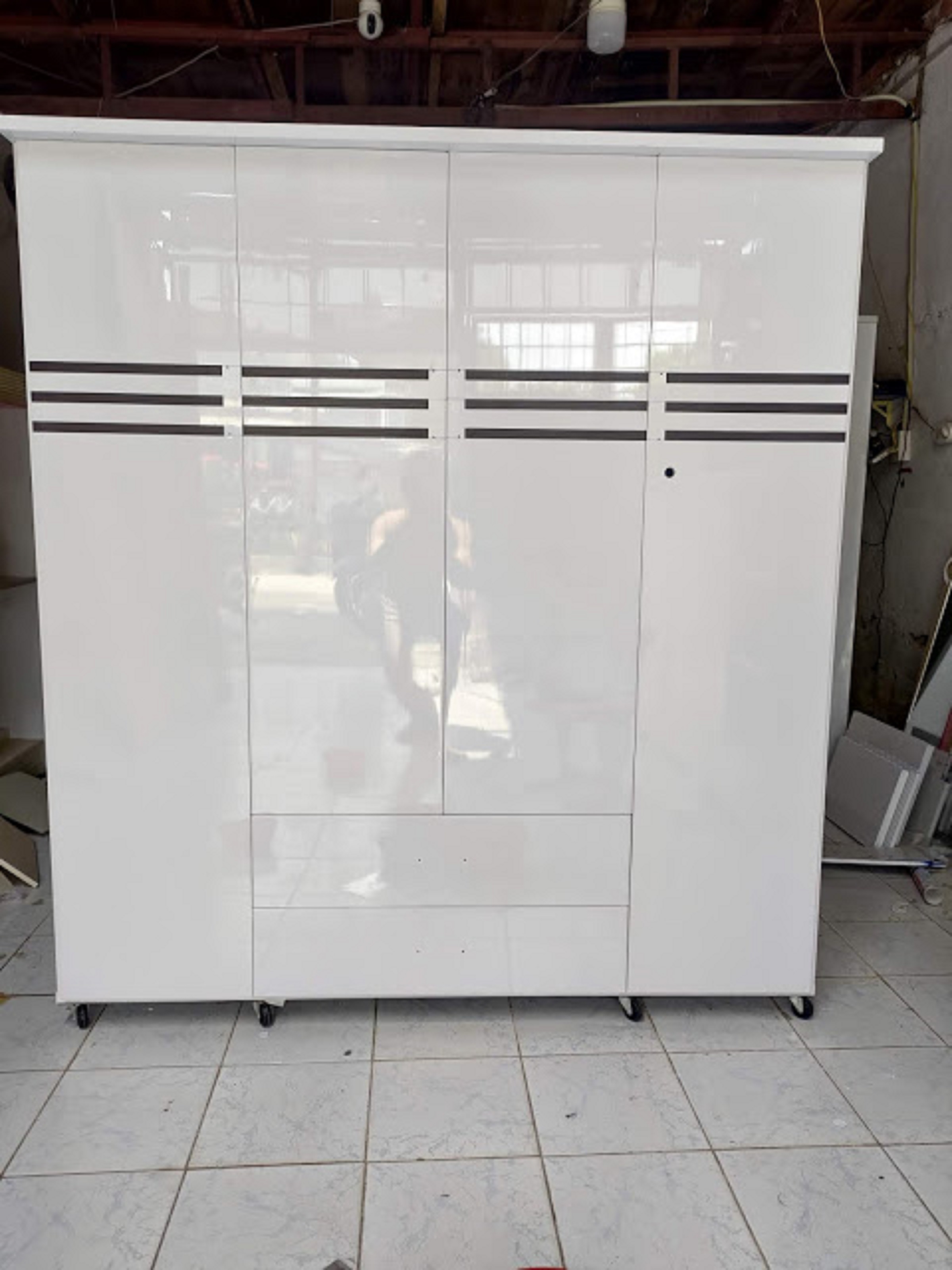 Tủ Nhựa Đài Loan 4 Cánh Màu Trắng Sọc Đen 191