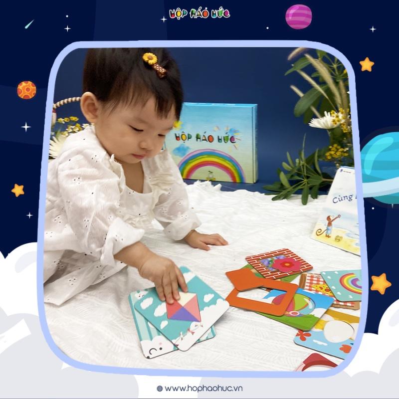 Hộp Háo Hức KHÔNG GIỐNG NHAU cho bé 0-3 tuổi: Combo 3 sách và Set trò chơi Mùa xuân của bé