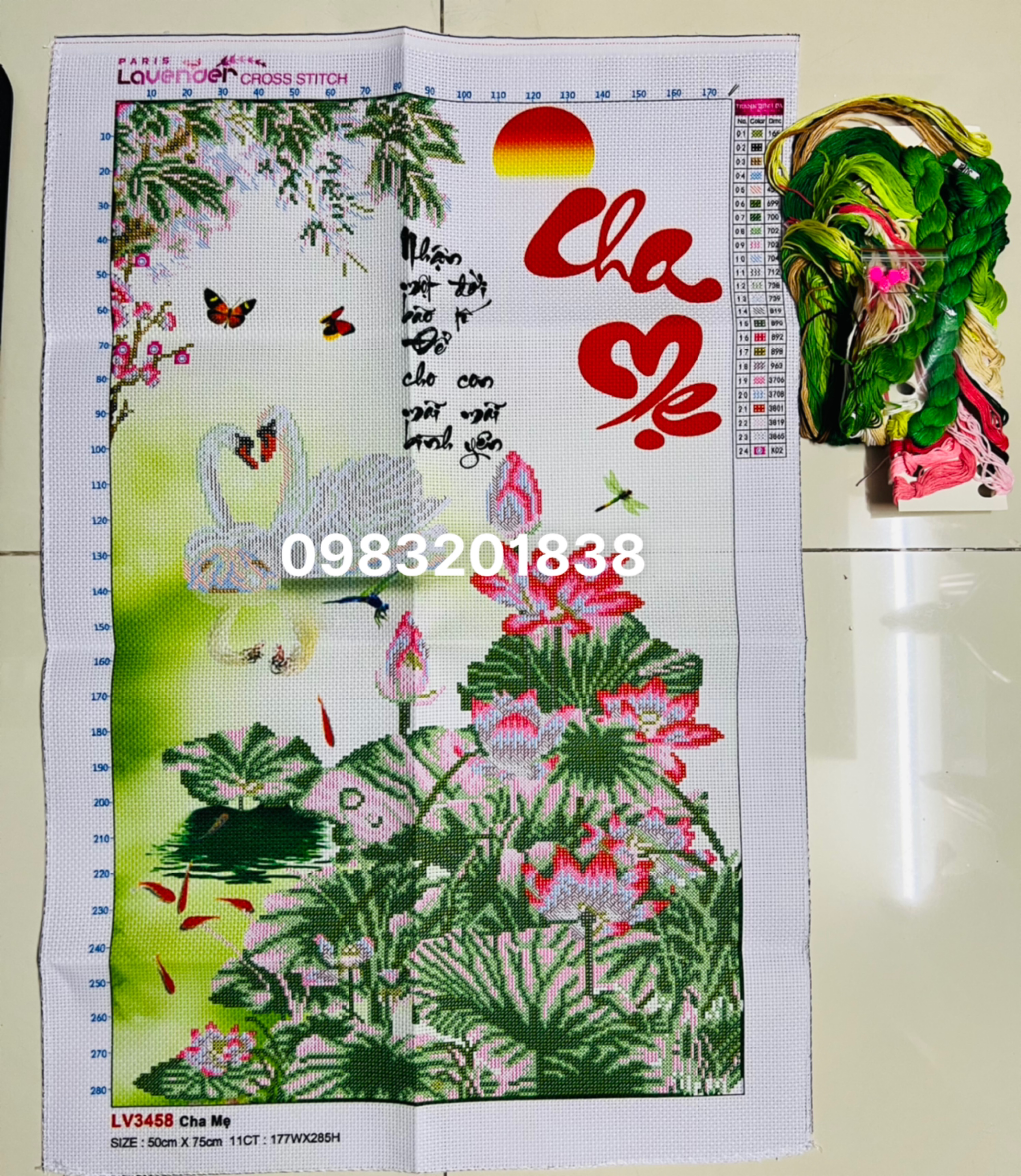 Tranh thêu chữ thập Cha mẹ LV3458, kích thước 50 x 75 cm