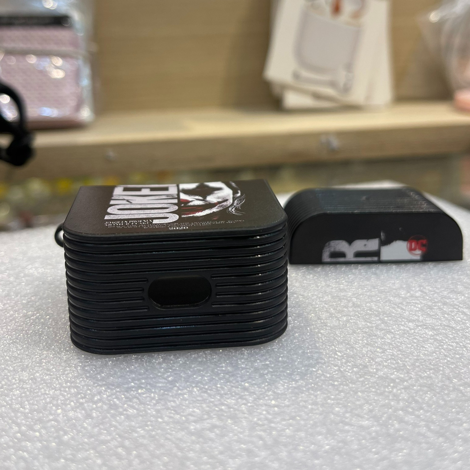 Bao Case Silicon Cho Tai Nghe Apple AirPods 1 / AirPods 2 - Joker Màu Đen