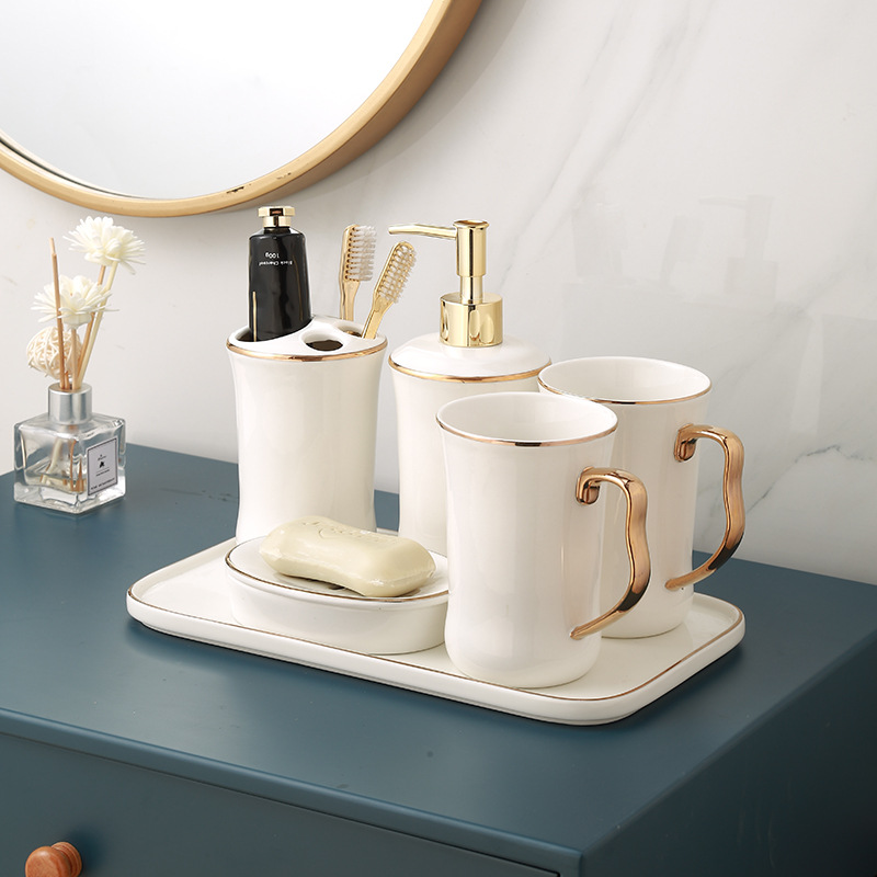 Bộ nhà tắm 5 món kèm khay viền vàng BENNY 5644