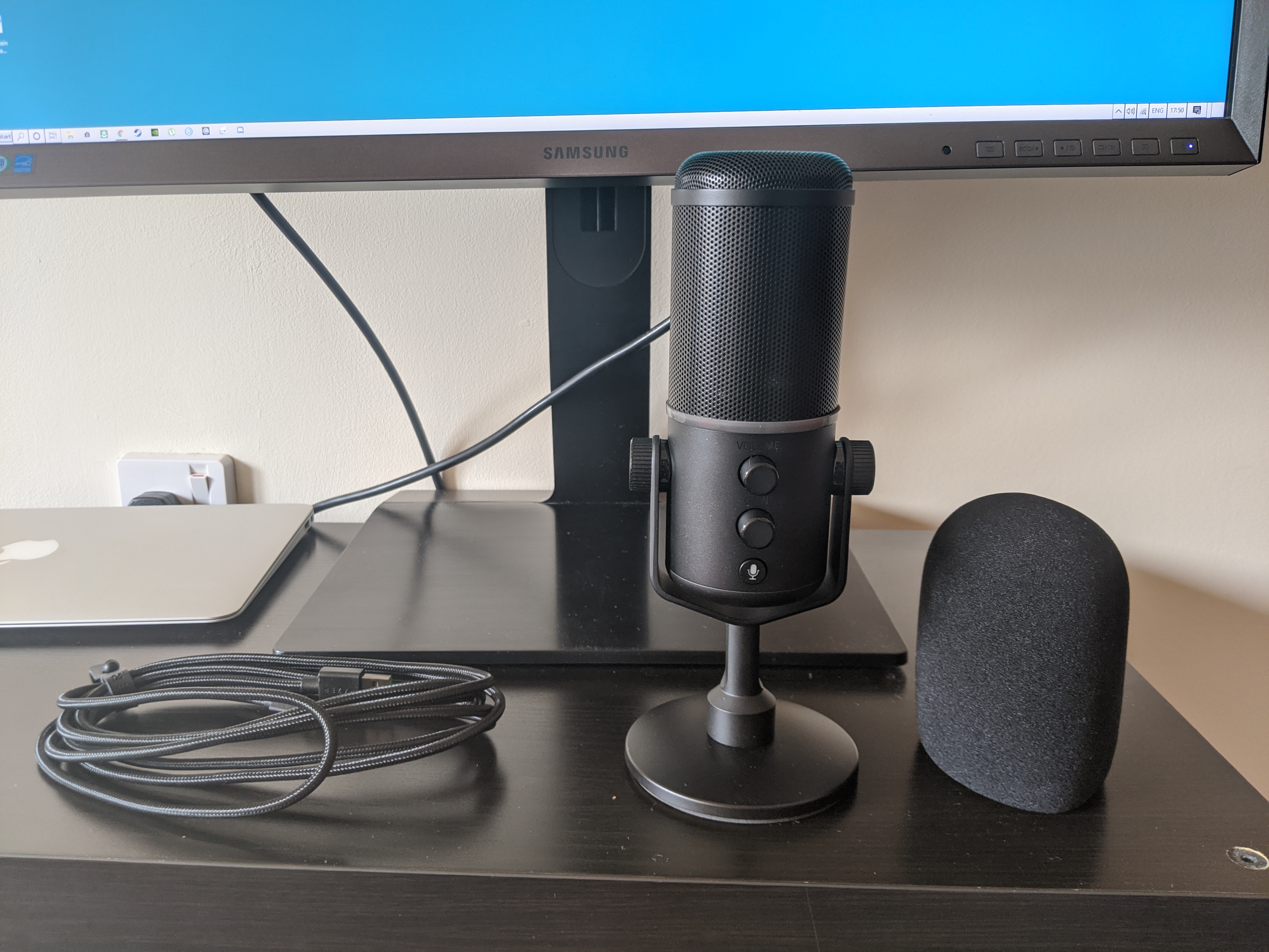 Microphone Razer Seiren X- HÀNG CHÍNH HÃNG