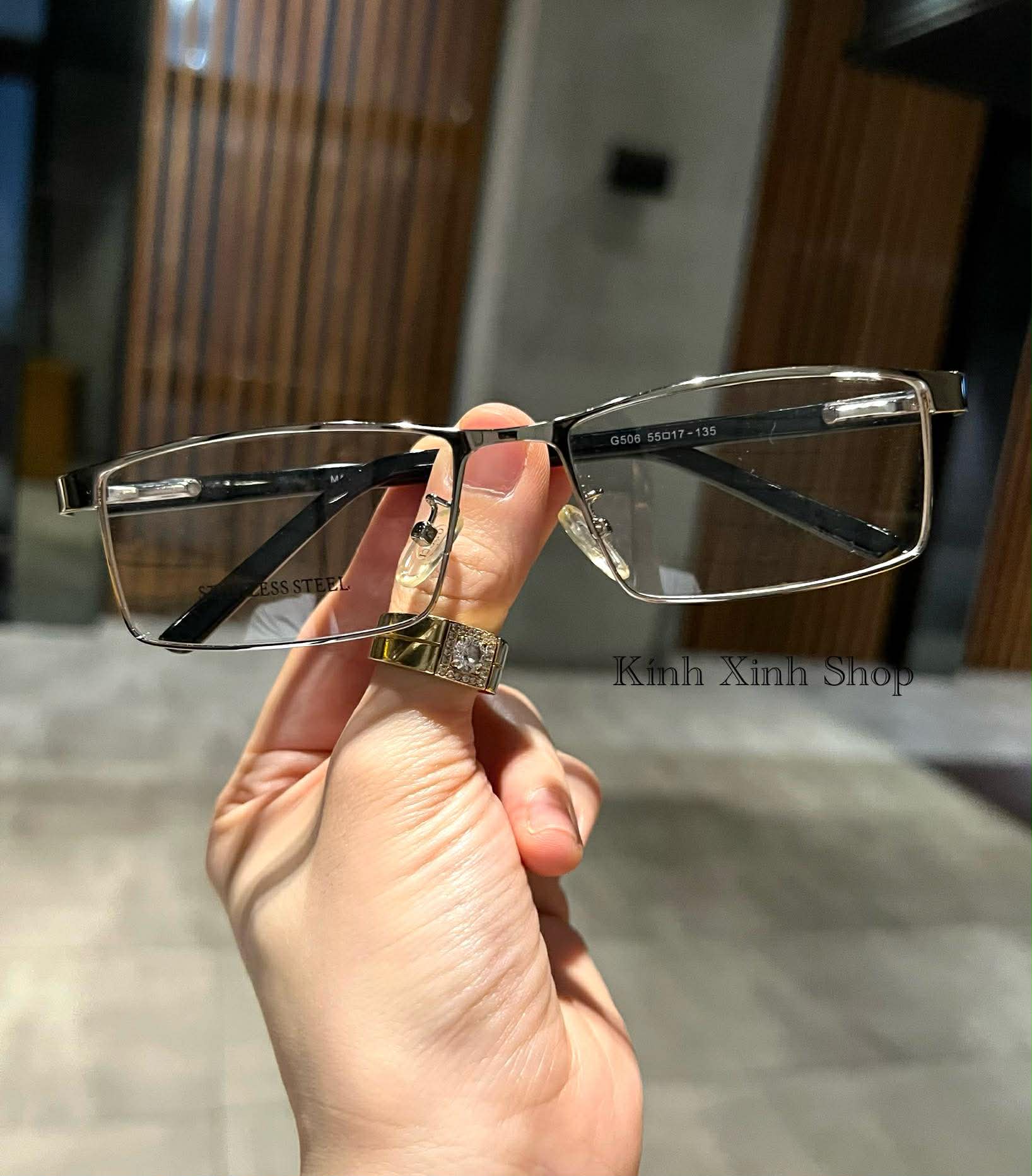 Kính nam nữ dáng mắt vuông gọng nhựa bản lề kim loại nhíp lò xo