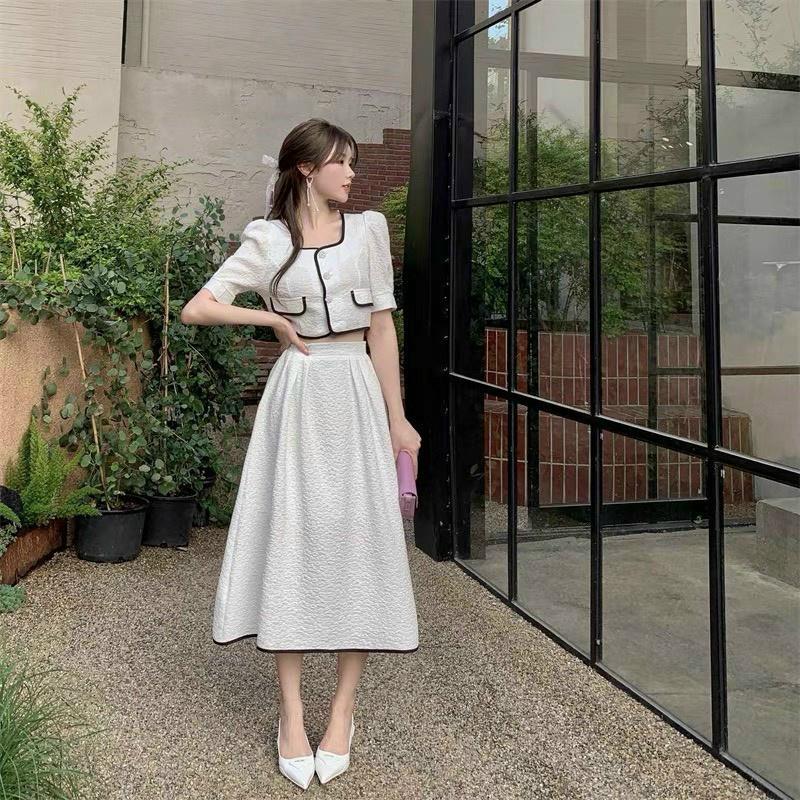 Sét áo viền cài nút kèm chân váy xoè dài
