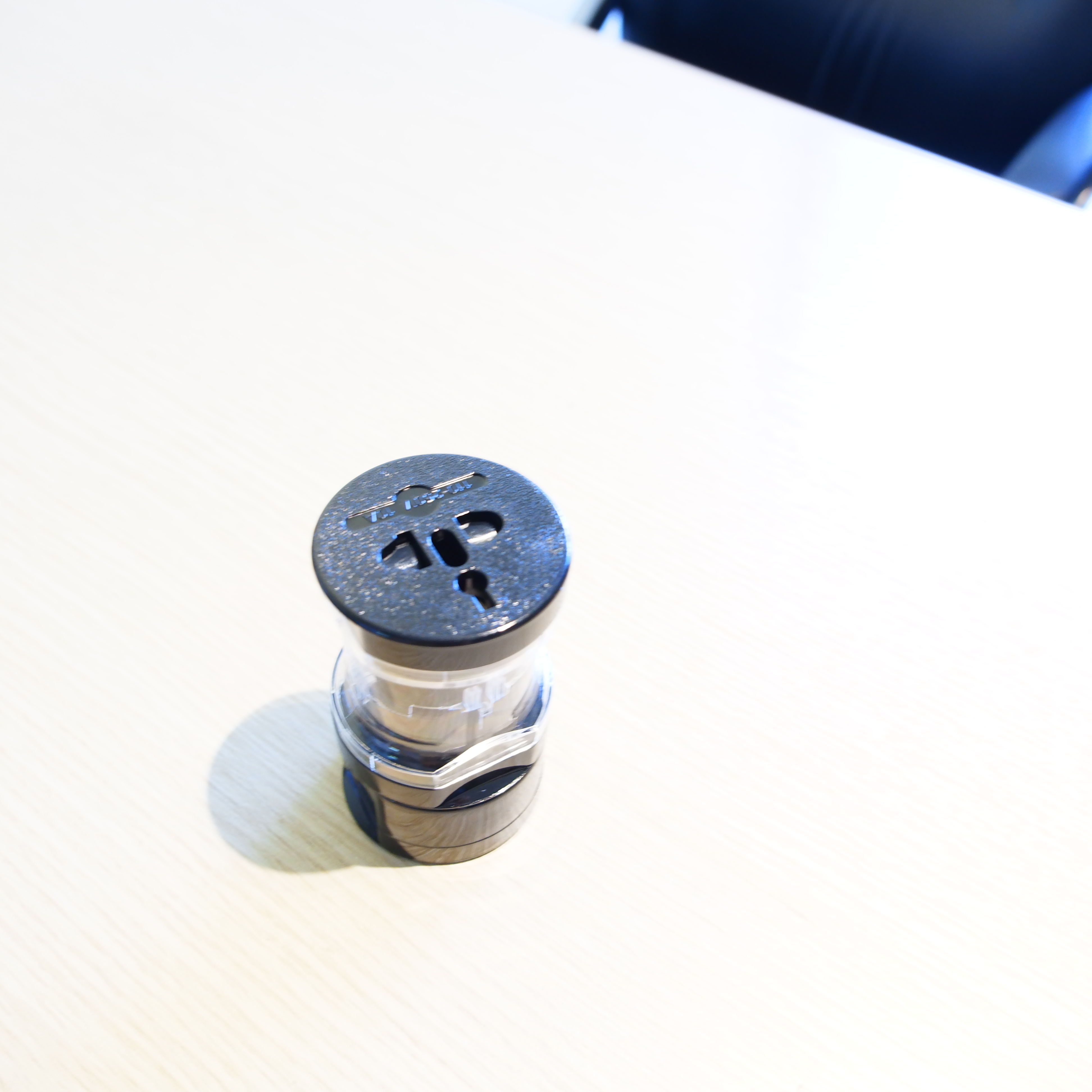 Ổ cắm du lịch - Travel adapter