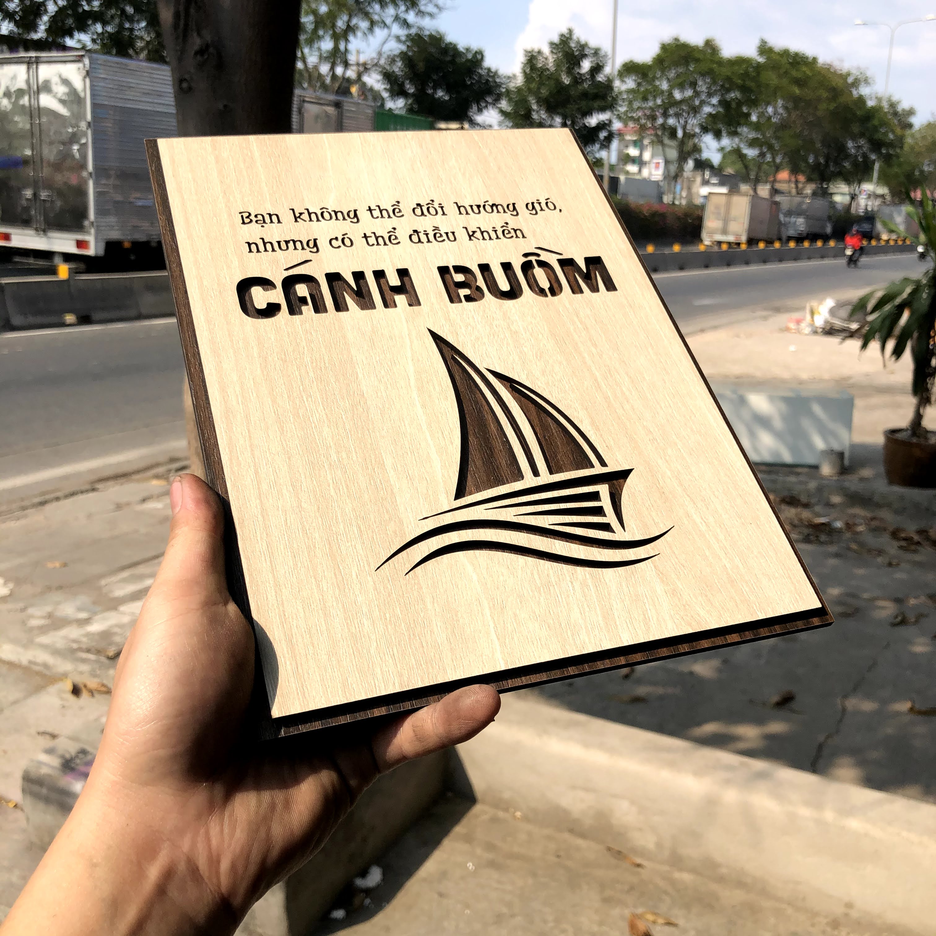 Tranh slogan câu nói hay truyền động lực sống tích cực TBIG032 "Bạn không thể đổi hướng gió, nhưng có thể điều khiển cánh buồm"
