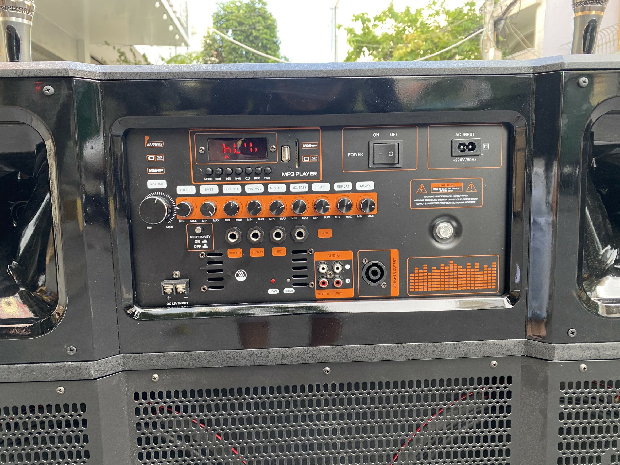 Loa kéo di động MTMax BK33 - Dàn karaoke ngoài trời bass 4 tấc đôi ngang, 2 treble - Loa khủng long công suất đến 6500W - Kèm 2 micro UHF - Đầy đủ kết nối Bluetooth, AV, USB, SD card, TWS - Thùng gỗ cao cấp cho âm thanh mạnh mẽ, chân thực - Hàng nhập khẩu
