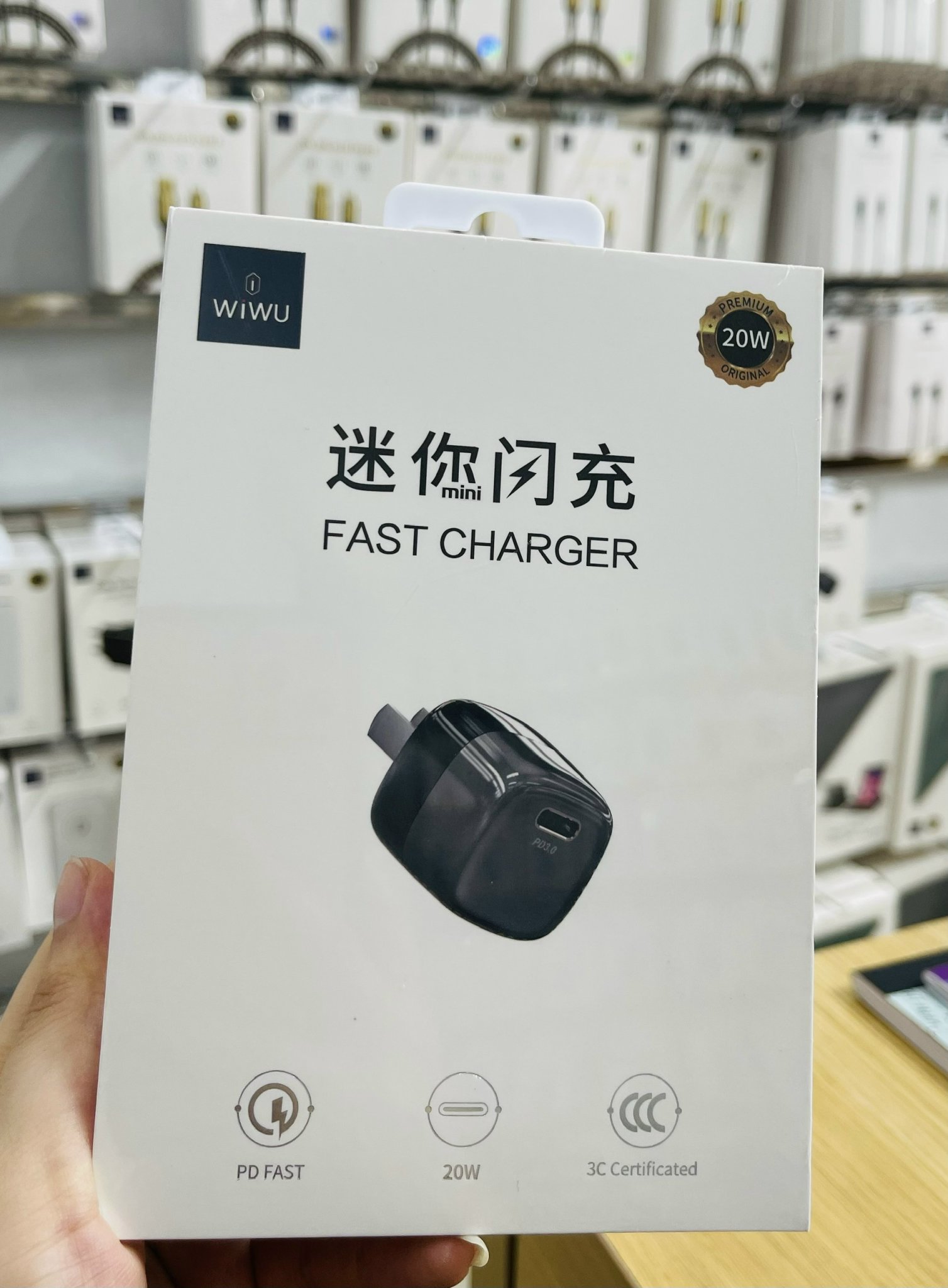 Củ Sạc Wiwu 20W Fast Charger TP08 Tương Thích Với Huawei, Samsung Và Xiaomi Nhanh Chóng Với Chức Năng Sạc - Hàng Chính Hãng 