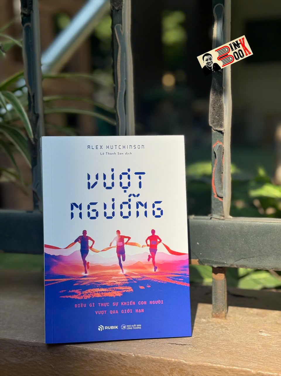 VƯỢT NGƯỠNG: Điều gì khiến con người vượt qua giới hạn - Alex Hutchinson - Lê Thanh Sơn dịch - Rubik