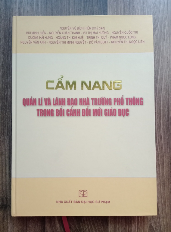 Sách - Cẩm Nang Quản Lí Và Lãnh Đạo Nhà Trường Phổ Thông Trong Bối Cảnh Đổi Mới Giáo Dục