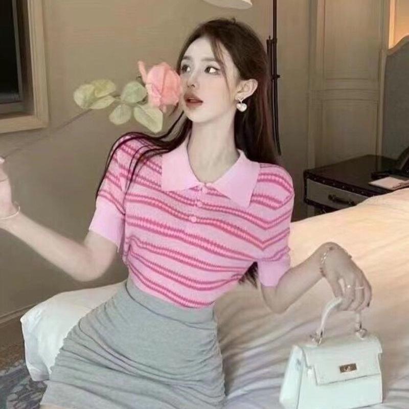 Áo len nữ Montoghi dệt kim Quảng Châu cổ phối nút họa tiết SỌC NGANG GỢN SÓNG thanh lịch và xinh xắn