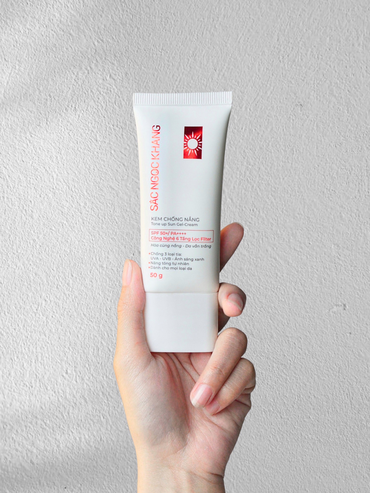 Kem chống nắng Sắc Ngọc Khang 50g giúp chống nắng hiệu quả với chỉ số SPF50, PA++++