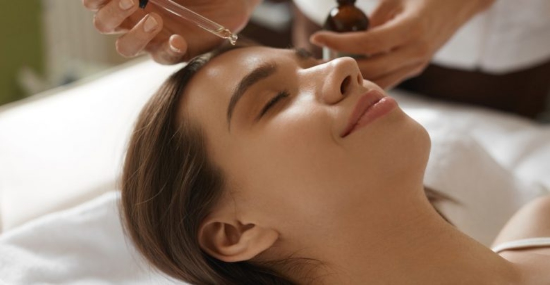 LIỆU TRÌNH CHĂM SÓC DA MẶT MỤN - HIỆU QUẢ SAU LẦN ĐẦU TIÊN