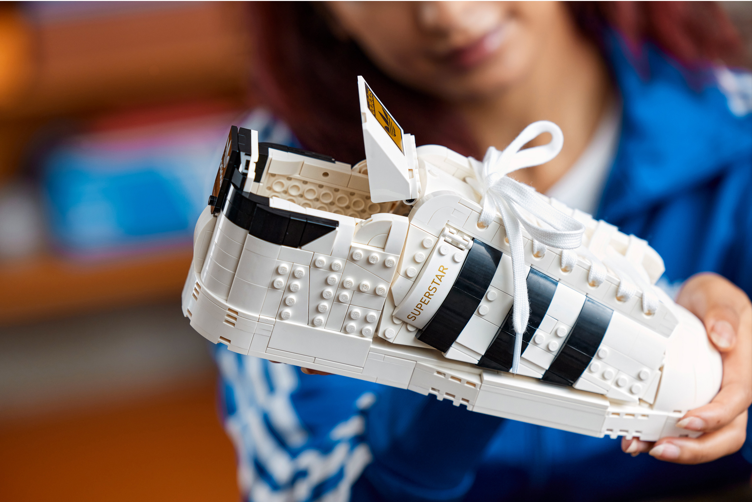 LEGO Icons 10282 Giày Thể Thao Adidas Originals Superstar (731 chi tiết)