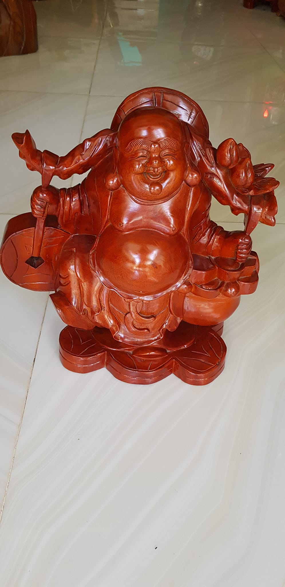 Tượng Phật Di Lặc Gỗ Đứng Tượng Phật Di Lặc Gỗ Đứng Gánh Tiền Size Cao 39cm x Ngang 39cm x Sâu 16cm Anh chị trưng: trong nhà, công ty, cửa hàng, trên bàn thờ Thần Tài tốt, may mắn tài lộc ạ