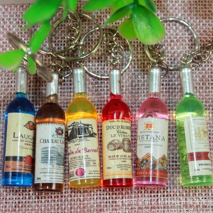 Móc khóa hình chai rượu xinh xắn tiện dụng