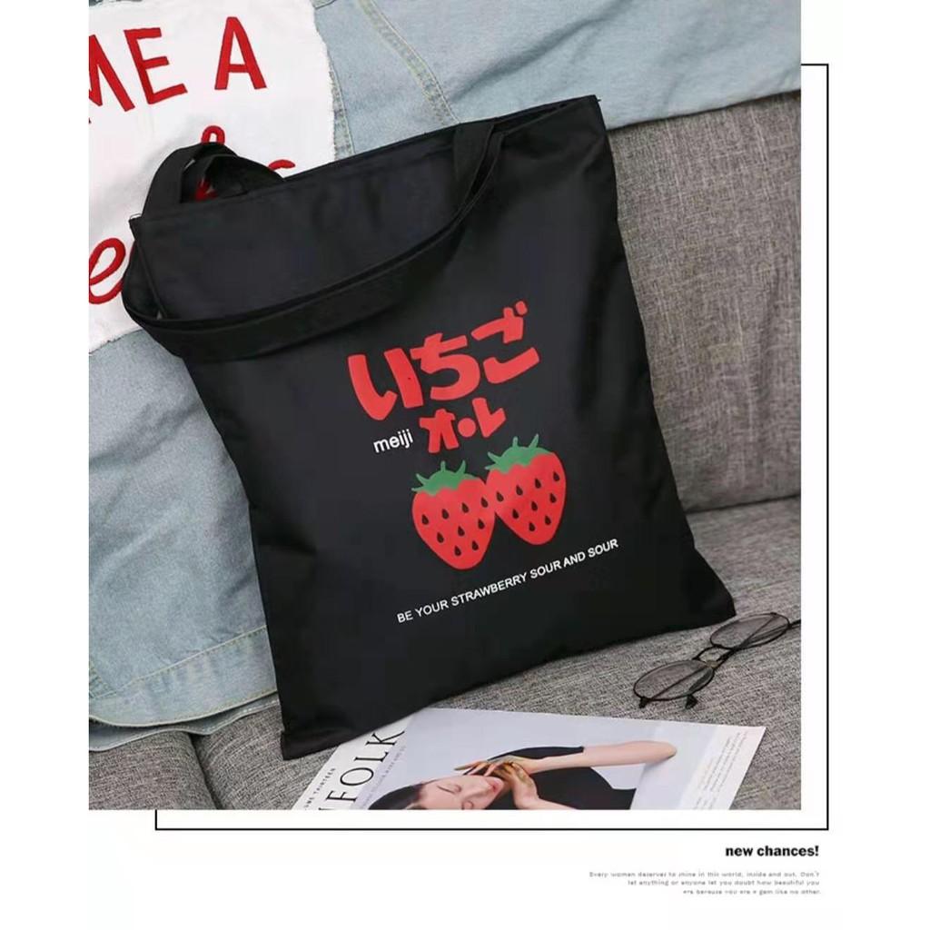 Túi Tote vải canvas hot trend hình dâu