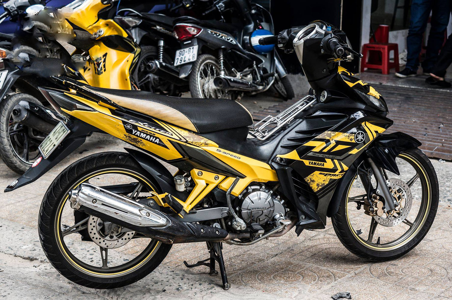 Tem trùm Exciter 135 Yellow Army