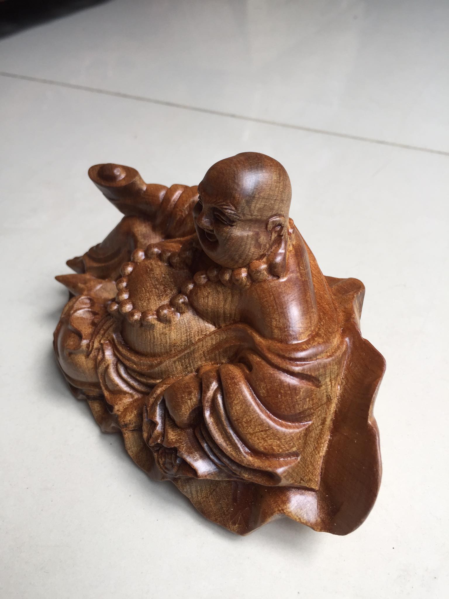 Phật di lặc để bàn hoặc ô tô, gỗ bách xanh,