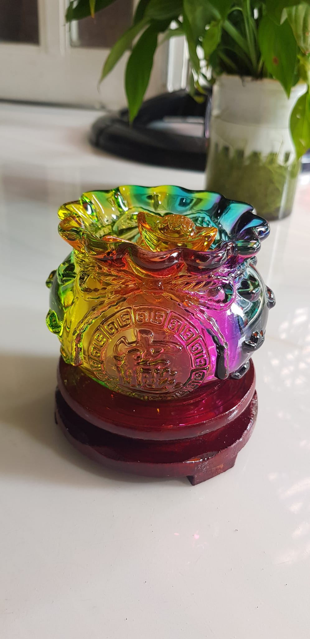 Tượng Phong Thủy Thố tụ tài tứ quý tài lộc mới màu tứ quý sáng đẹp 10 thỏi xiền vàng đá lưu ly tự nhiên đế gỗ size trung đk 11cm Cao 11cm cả đế thố cao 7,5cm Mệnh Kim Mộc Thủy Hỏa Thổ đặt bàn làm việc bàn thờ thần tài có ý nghĩa trong việc tăng tài vận ạ